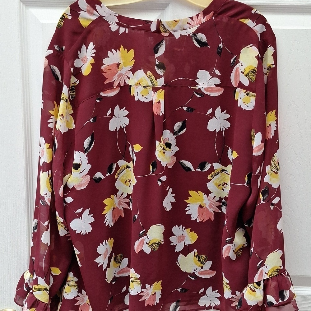 x White House Black Market Floral Burgundy Women's Top Size XL. EUC - Picture 3 of 5